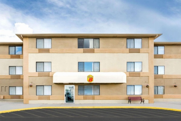 Super 8 by Wyndham Cedar City image 1