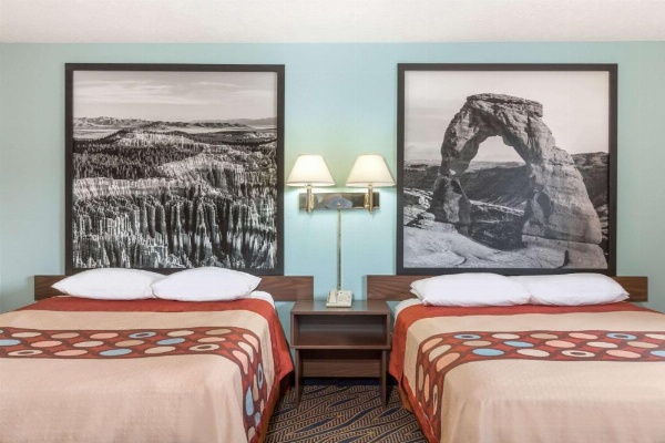 Super 8 by Wyndham Cedar City image 10