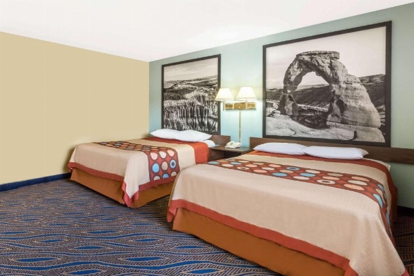 Super 8 by Wyndham Cedar City image 13