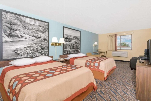 Super 8 by Wyndham Cedar City image 15