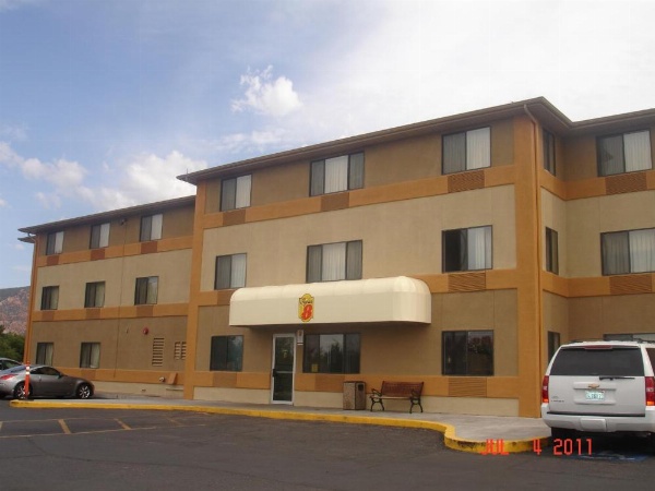 Super 8 by Wyndham Cedar City image 19