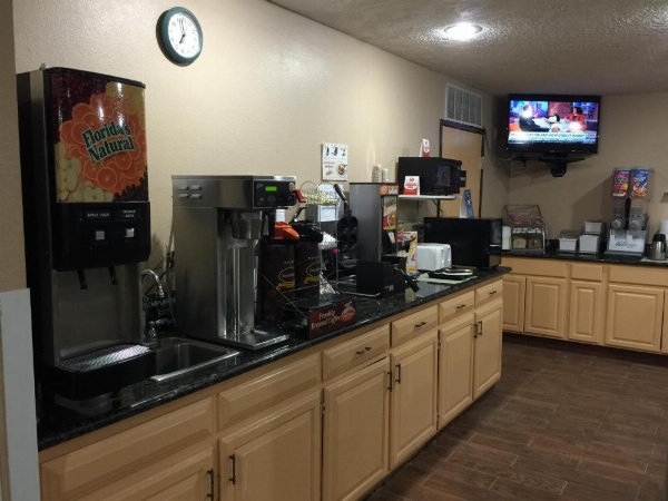 Super 8 by Wyndham Cedar City image 23