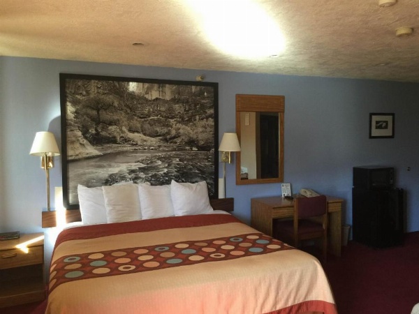 Super 8 by Wyndham Cedar City image 26