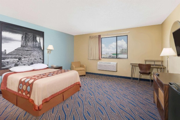 Super 8 by Wyndham Cedar City image 7