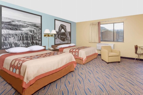 Super 8 by Wyndham Cedar City image 8