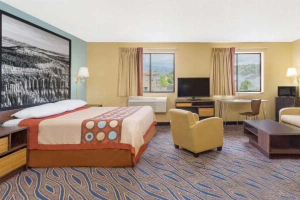 Super 8 by Wyndham Cedar City image 9